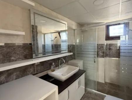 Seferihisar Çolakibrahimbey Mahallesi’nde, Havuzlu Site İçinde, 4+2 Dubleks Satılık Daire