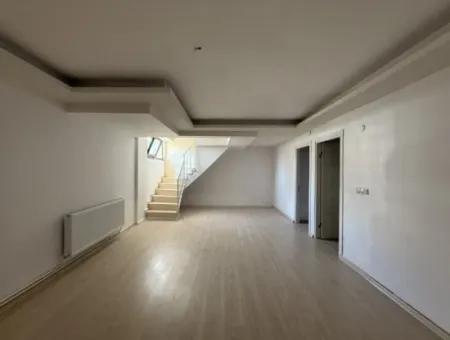 Seferihisar Çolakibrahimbey Mahallesi’nde, Havuzlu Site İçinde, 4+2 Dubleks Satılık Daire