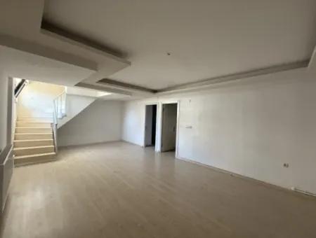 Seferihisar Çolakibrahimbey Mahallesi’nde, Havuzlu Site İçinde, 4+2 Dubleks Satılık Daire