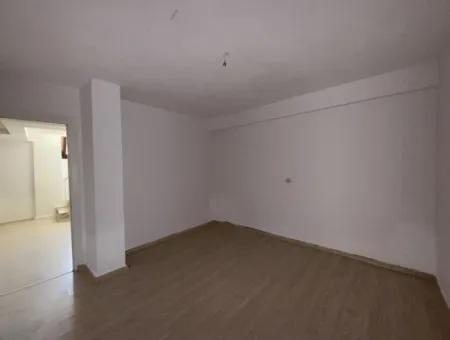 Seferihisar Çolakibrahimbey Mahallesi’nde, Havuzlu Site İçinde, 4+2 Dubleks Satılık Daire