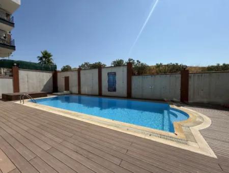 Seferihisar Çolakibrahimbey Mahallesi’nde, Havuzlu Site İçinde, 4+2 Dubleks Satılık Daire