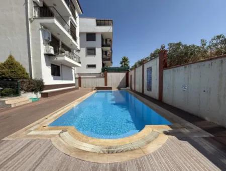 Seferihisar Çolakibrahimbey Mahallesi’nde, Havuzlu Site İçinde, 4+2 Dubleks Satılık Daire