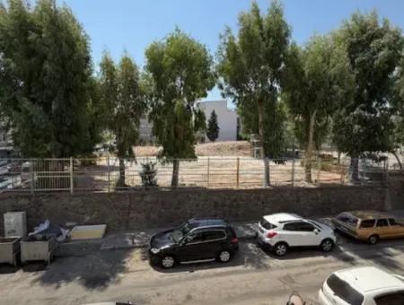 Murat Reis İlkokulu Karşısında Metroya Yürüme Mesafesi Full Tadilatlı Ferah Daire