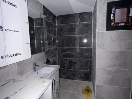 Seferihisar Devlet Hastanesi Yakınında, Geniş Kullanım Alanlı, Sıfır 2+1 Satılık Daire