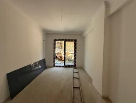 Seferihisar Devlet Hastanesi Yakınında, Sıfır, Kullanışlı Planlamalı 2+1 Satılık Daire
