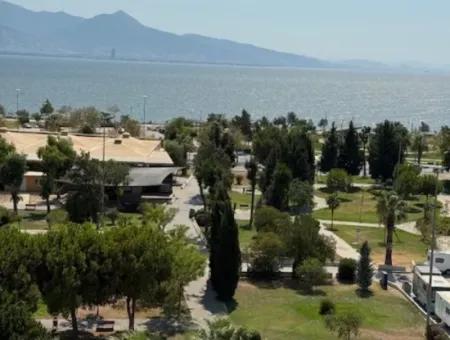 Bostanlı Atakentte Muhteşem Manzaralı Arakat Otoparklı Full Deniz Manzaralı Köşe
