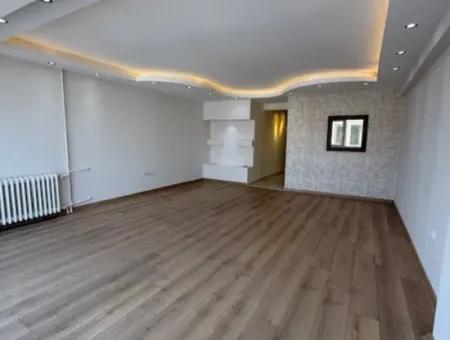 Göztepe Stadı Karşısında Cadde Üzeri 3+1 130 M2  Full Tadilatlı Otoparklı