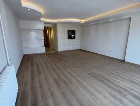 Göztepe Stadı Karşısında Cadde Üzeri 3+1 130 M2  Full Tadilatlı Otoparklı