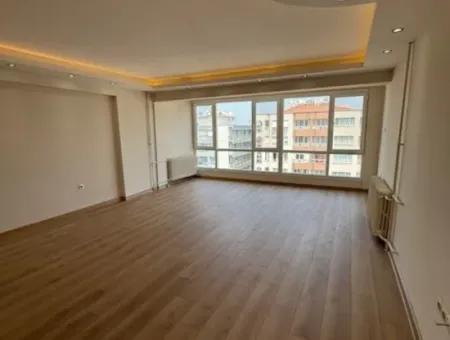 Göztepe Stadı Karşısında Cadde Üzeri 3+1 130 M2  Full Tadilatlı Otoparklı