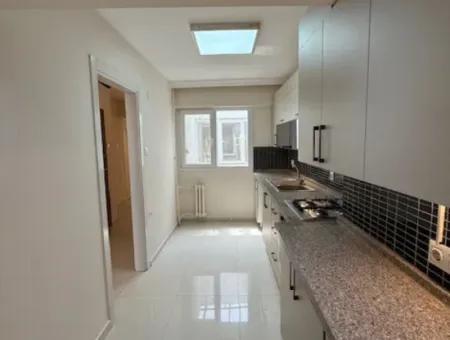 Göztepe Stadı Karşısında Cadde Üzeri 3+1 130 M2  Full Tadilatlı Otoparklı