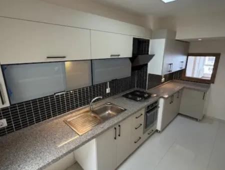 Göztepe Stadı Karşısında Cadde Üzeri 3+1 130 M2  Full Tadilatlı Otoparklı