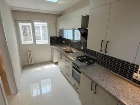 Göztepe Stadı Karşısında Cadde Üzeri 3+1 130 M2  Full Tadilatlı Otoparklı