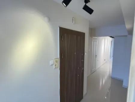 Göztepe Stadı Karşısında Cadde Üzeri 3+1 130 M2  Full Tadilatlı Otoparklı