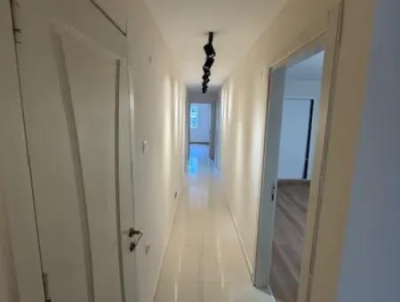 Göztepe Stadı Karşısında Cadde Üzeri 3+1 130 M2  Full Tadilatlı Otoparklı