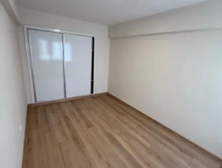 Göztepe Stadı Karşısında Cadde Üzeri 3+1 130 M2  Full Tadilatlı Otoparklı