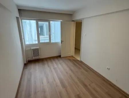 Göztepe Stadı Karşısında Cadde Üzeri 3+1 130 M2  Full Tadilatlı Otoparklı