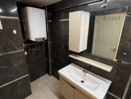 Göztepe Stadı Karşısında Cadde Üzeri 3+1 130 M2  Full Tadilatlı Otoparklı