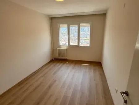 Göztepe Stadı Karşısında Cadde Üzeri 3+1 130 M2  Full Tadilatlı Otoparklı