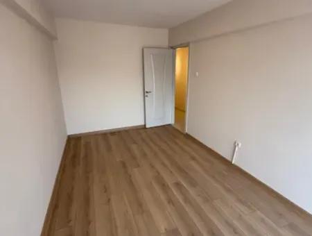 Göztepe Stadı Karşısında Cadde Üzeri 3+1 130 M2  Full Tadilatlı Otoparklı