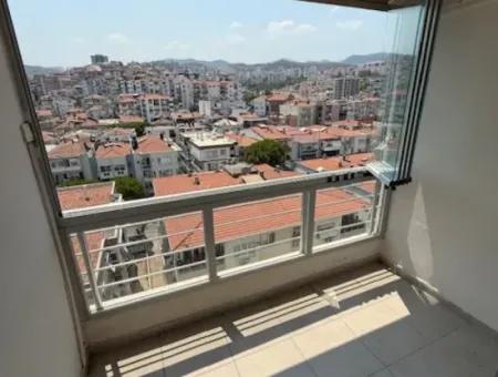 Göztepe Stadı Karşısında Cadde Üzeri 3+1 130 M2  Full Tadilatlı Otoparklı