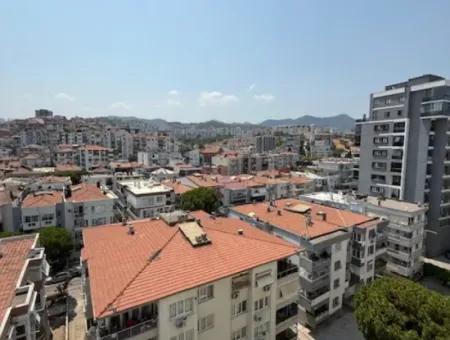Göztepe Stadı Karşısında Cadde Üzeri 3+1 130 M2  Full Tadilatlı Otoparklı
