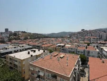 Göztepe Stadı Karşısında Cadde Üzeri 3+1 130 M2  Full Tadilatlı Otoparklı