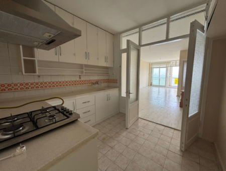 Karşıyakada 2+1 Kombili 6. Kat Deniz Manzaralı Kiralık Yalı Dairesi!