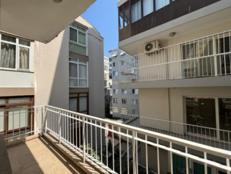 Alsancak Dutlu Sokakta 3.Kat 2+1 Kiralık Fırsat Daire.