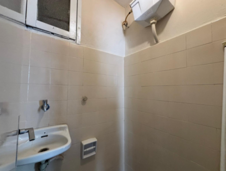 Alsancak Dutlu Sokakta 3.Kat 2+1 Kiralık Fırsat Daire.