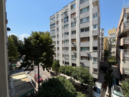 Alsancak Dutlu Sokakta 3.Kat 2+1 Kiralık Fırsat Daire.