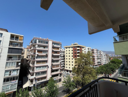 Alsancak Şair Eşref Bulvarı Üzerinde 5.Kat Klimalı Kiralık Daire