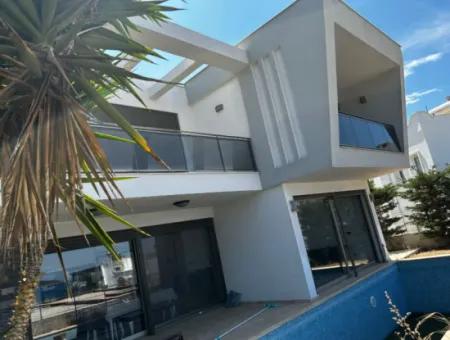 Turgutreis Yalı'da Denizin Kıyısında Müstakil Lüks Villa