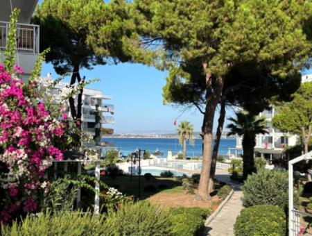 Çeşmede Özel Plajlı Yıldız Sahil Sitesinde 2+1 Kiralık Daire!