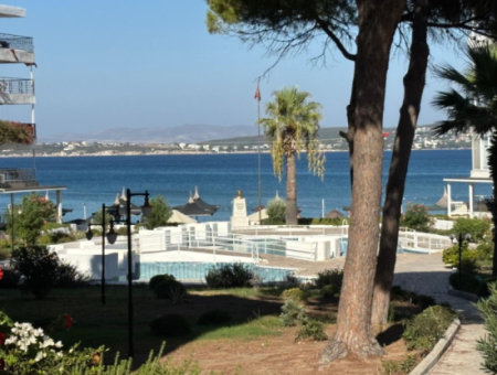 Çeşmede Özel Plajlı Yıldız Sahil Sitesinde 2+1 Kiralık Daire!