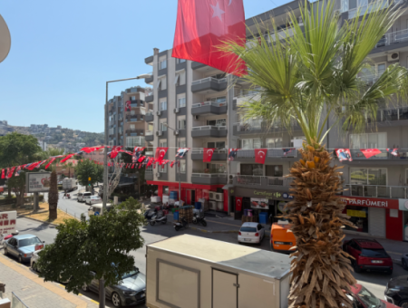 Ekonomi Üniversitesi Yakınında Full Tadilatlı Cadde Üzeri Masrafsız