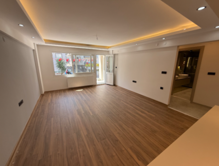 Ekonomi Üniversitesi Yakınında Full Tadilatlı Cadde Üzeri Masrafsız