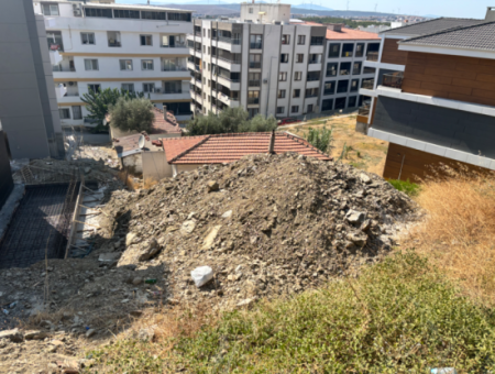 Seferihisar Devlet Hastanesi Yakın 300M2 Satılık İmarlı Arsa