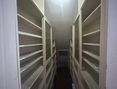 Kemeraltı 1. Beylerde Yer Alan 70 M² Kiralık Dükkan