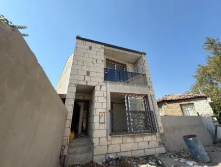 Seferihisar Camikebir Mahallesi’nde Satılık Sıfır Müstakil Villa – Şehir Merkezinde Bağımsız Yaşam