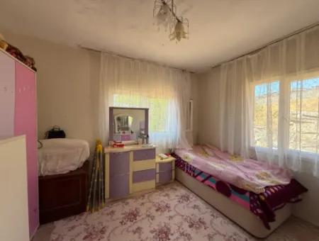 Seferihisar Ulamış Köyü Merkezinde Satılık 1/2 Hisseli Müstakil Ev