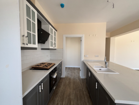 Seferihisar İhsaniye Köyünde Modern Mimariyle Taçlandırılmış Satılık 3+1 Villa