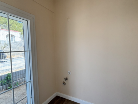 Seferihisar İhsaniye Köyünde Modern Mimariyle Taçlandırılmış Satılık 3+1 Villa