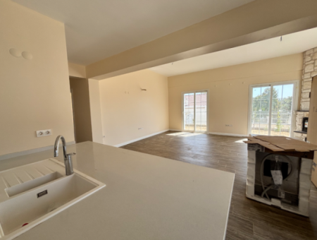 Seferihisar İhsaniye Köyünde Modern Mimariyle Taçlandırılmış Satılık 3+1 Villa