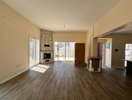 Seferihisar İhsaniye Köyünde Modern Mimariyle Taçlandırılmış Satılık 3+1 Villa