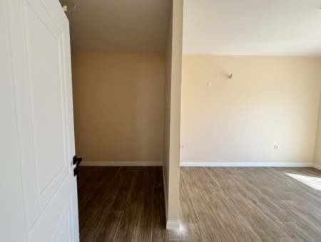 Seferihisar İhsaniye Köyünde Modern Mimariyle Taçlandırılmış Satılık 3+1 Villa