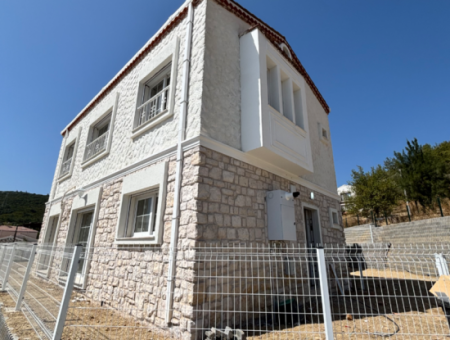 Seferihisar İhsaniye Köyünde Modern Mimari Dubleks Satılık 3+1 Daire