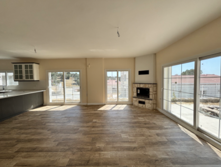 Seferihisar İhsaniye Köyünde Modern Mimari Dubleks Satılık 3+1 Daire