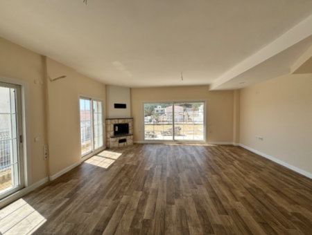 Seferihisar İhsaniye Köyünde Modern Mimari Dubleks Satılık 3+1 Daire