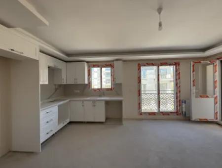 Seferihisar Gözsüzler’de Köşe Konumda Satılık 2+1 Daire