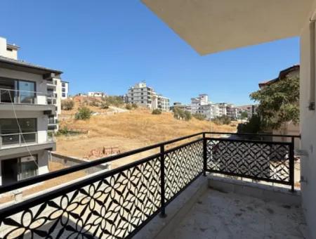 Seferihisar Gözsüzler’de Köşe Konumda Satılık 2+1 Daire